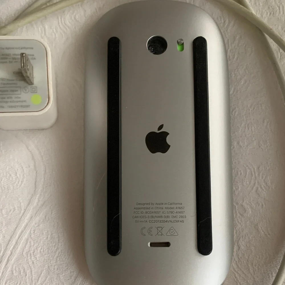 Apple White Wireless Mouse with Charging Set